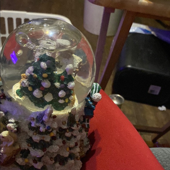 Festive Snow Globe with Figurines - Picture 4 of 6